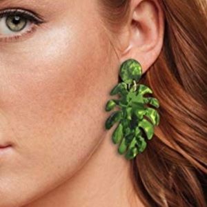 ⭐️NEW⭐️Tropical Marbled Green Leaf Resin Earrings NWOT